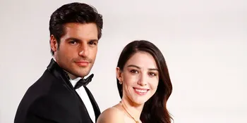 Begini Gaya Selfie Kompak Serkan dan Ozge Gurel Saat Jeda Syuting