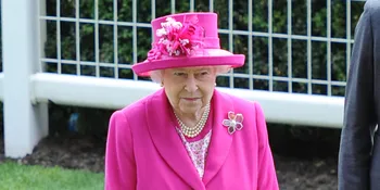 Begini Jadinya Jika Ratu Elizabeth II Sedang Ingin Usil