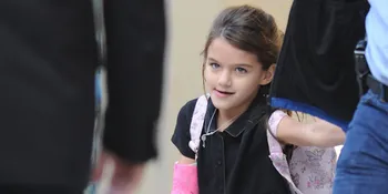 Begini Jadinya Jika Suri Cruise Dipaksa Berjalan Saat Mengantuk