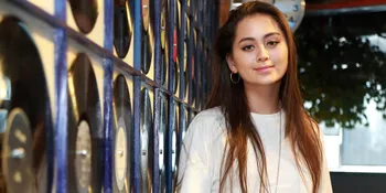 Begini Teknik Jasmine Thompson Untuk Menciptakan Lagu