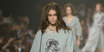 Belajar Dari Kesalahan, Kaia Gerber Sekarang Ogah Pakai Makeup