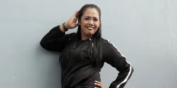 Belum Lama Putus, Elly Sugigi Sudah Unggah Foto Bareng Pria Lagi