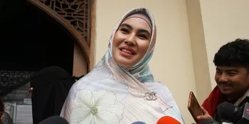 Belum Terbiasa, Kartika Putri Lupa Jemput Anak Sekolah