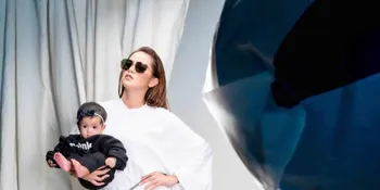 Bentuk Cinta Olla Ramlan Pada Anak, Beri Sepatu Bayi Merk Hermes