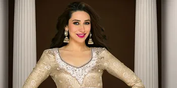 Berbalut Kemilau Mewah 'Emas' di Tubuh, Karisma Kapoor Mempesona