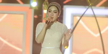 Beredar Foto Editan Syahrini Ala Siraman di Tengah Isu Kehamilan