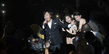 Beredar Foto Sedang Berciuman Dengan Ashraff Sinclair, Ini Klarifikasi Ari Lasso