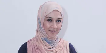 Berhijab, Dina Lorenza Merasa Lebih Nyaman