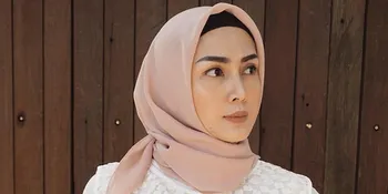 Berhijab, Fenita Arie Coba Berikan Dampak Positif Bagi Orang Lain
