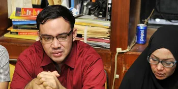 Beri Pembelaan, Sandy Tumiwa Nangis Histeris di Depan Awak Media