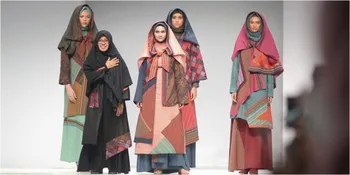 Berjalan di Runaway JWF 2020, Zee Zee Shahab Belajar dari Model-Model Muda