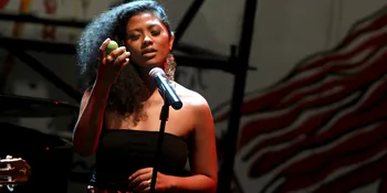 Berkelas, Dira Sugandi Ramaikan Hennessy Artistry 2014