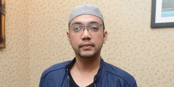 Berlinang Air Mata, Sandy Tumiwa Sungkem Pada Ibunda di Dalam Tahanan