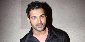 Bermodalkan Seksi, Model Brazil Ini Dekati John Abraham