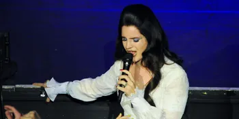 Bernyanyi di Pernikahan Kim - Kanye, Lana Del Rey Dibayar...