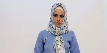 Berpose di Atas Troli, Angel Lelga Cantik Bak Artis Bollywood