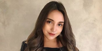 Berpose Membelakangi Kamera, Salmafina Sunan Unggah Foto Dirinya Dalam Balutan Bikini
