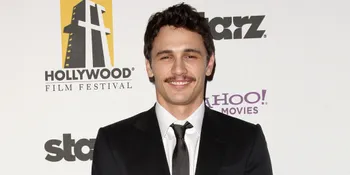 Berpose Shirtless Dengan Pria, James Franco Sengaja Bikin Sensasi