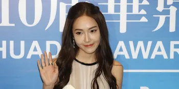 Bersantai, Jessica Jung Berbaring di Dalam Bathtub