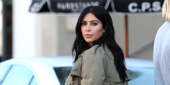 Bertabur Emas, Kim Kardashian Pemotretan Bak Ratu Cleopatra