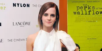 Bertambah Dewasa, Emma Watson Tampil Seksi di Cover Majalah