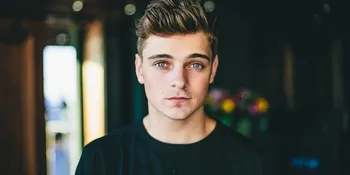 Beruntung, Pria Ini Foto Bareng Martin Garrix di Jalan Kuningan
