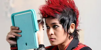 Biar Cepat Nikah, Mitha The Virgin Dikado Cermin