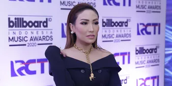 Bikin Channel Youtube, Ayu Dewi Nggak Gengsi Buat Ngedit Videonya Sendiri
