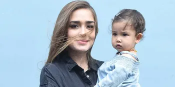 Bikin Gemas! Lucunya Putri Yasmine Wildblood Saat Selfie