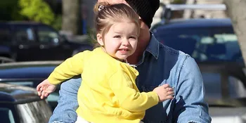 Bikin Gemas! Saat Harper Beckham Secantik Fashionista Cilik