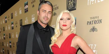 Bikin Iri! Dimabuk Cinta, Lady Gaga Cium Mesra Taylor Kinney
