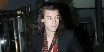 Bikin Iri, Harry Styles Makan Siang Bareng Perempuan Cantik Ini