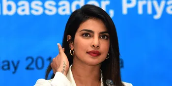 Bikin Meleleh, Inilah Momen Pertunangan Priyanka Chopra &#38; Nick Jonas di Mumbai