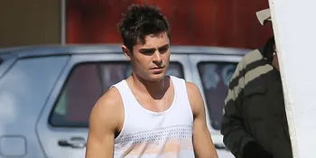 Bikin Melting! Anniversary, Zac Efron Ungkapkan Cinta Pada Pacar