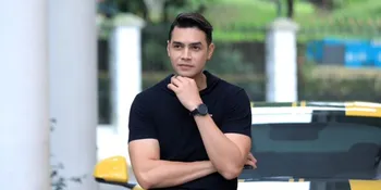 Bikin Penasaran Netizen, Jonas Rivanno Posting Foto di Mobil Mewah dan Kapal Pesiar