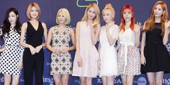 Bikin SONE Histeris, Ke-8 Member SNSD Ganti Baju di Atas Panggung