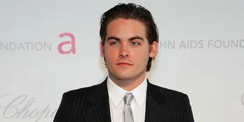 Bintang 'AIR BUD' Kevin Zegers Resmi Menikah!