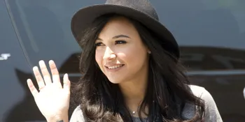 Bintang Glee, Naya Rivera Berpose Tanpa Busana di Majalah