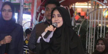 Bisnis Butik atau Dakwah, Umi Pipik Lebih Suka....