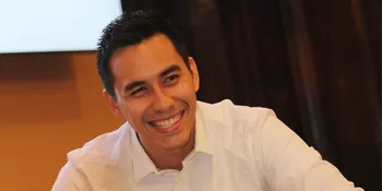 Bisnis Restaurant, Darius Sinathrya Rapat Lewat E-mail dan BBM