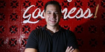 Bisnis Resto, Ari Wibowo Rela Ngelap Meja dan Angkat Piring Kotor