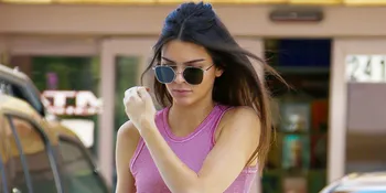 Blac Chyna Melahirkan, Kendall Jenner Malah Asyik Jalan-Jalan