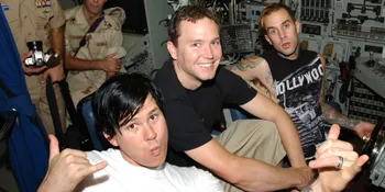 Blink 182 Beri Kado Natal Untuk Fans