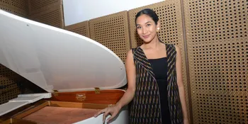 Bolak-balik Jakarta Untuk Urusan Pekerjaan, Suami Happy Salma Protes?