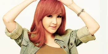 Bom 2NE1 Rayakan Ulang Tahun Dengan Kue Yang Unik