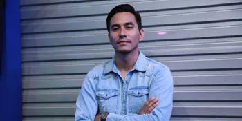 Bom Surabaya 2018 Buat Darius Sinathrya Posting Foto Black Out Tanda Berduka