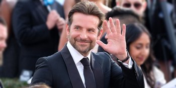 Bradley Cooper Gandeng Ibunya & Irina Shayk di Red Carpet Oscar 2019