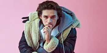 Brooklyn Beckham Tertangkap Cium Mesra Pacar Barunya di Depan Umum