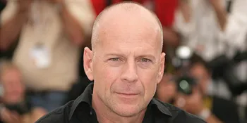 Bruce Willis Dihadiahi Mural Raksasa