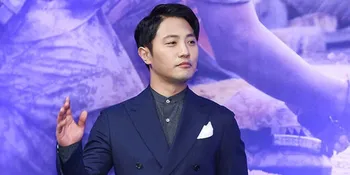 BTS Scene Gempa 'Descendants of the Sun', Jin Goo Kurang Tidur